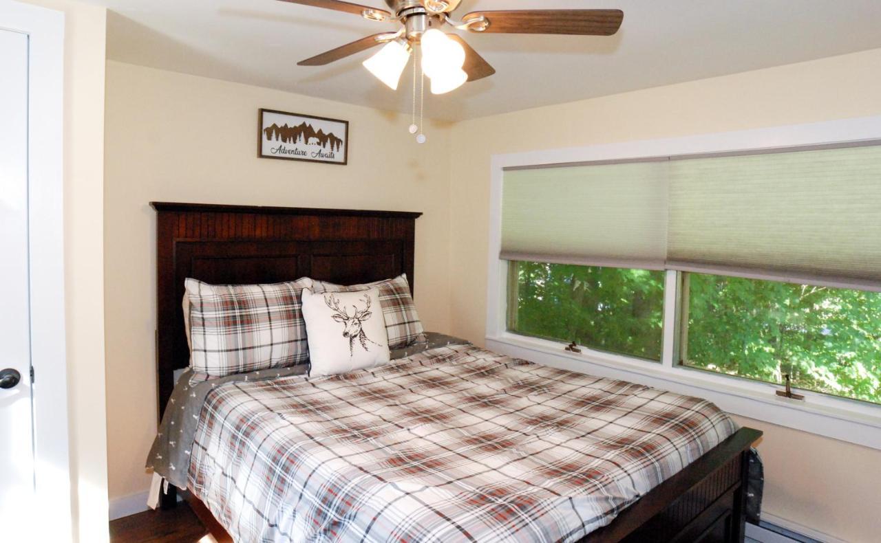 Lodge Maple Leaf Schroon Lake